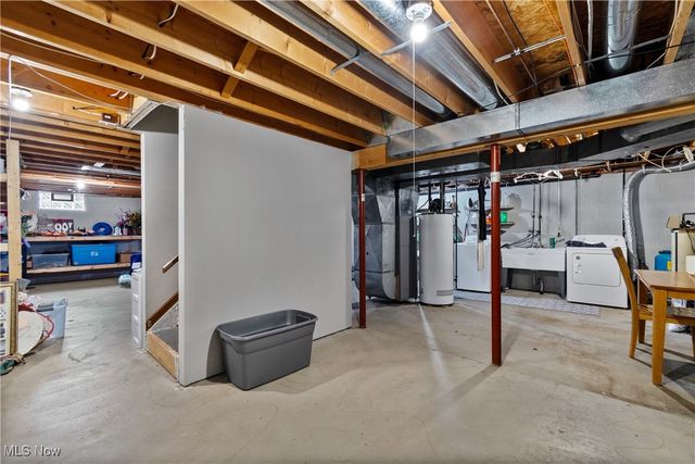 1905 Hampshire Circle NW, Uniontown, OH 44685