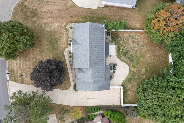 1905 Hampshire Circle NW, Uniontown, OH 44685