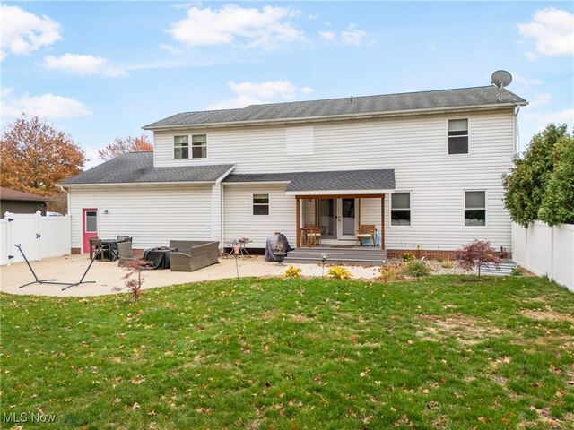 1905 Hampshire Circle NW, Uniontown, OH 44685