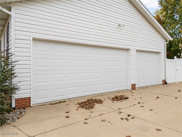 1905 Hampshire Circle NW, Uniontown, OH 44685