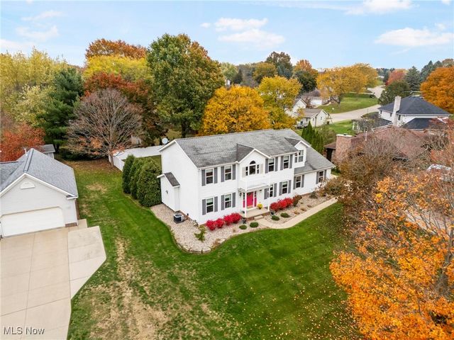 1905 Hampshire Circle NW, Uniontown, OH 44685