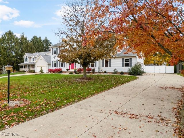 1905 Hampshire Circle NW, Uniontown, OH 44685