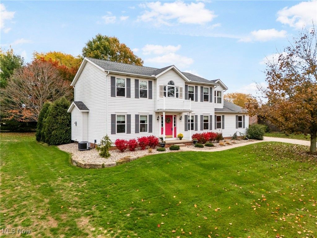 1905 Hampshire Circle NW, Uniontown, OH 44685