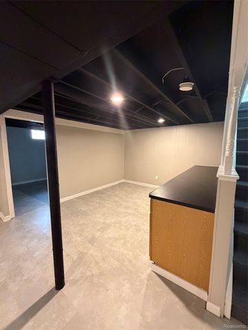 755 VENOY Avenue, Madison Heights, MI 48071