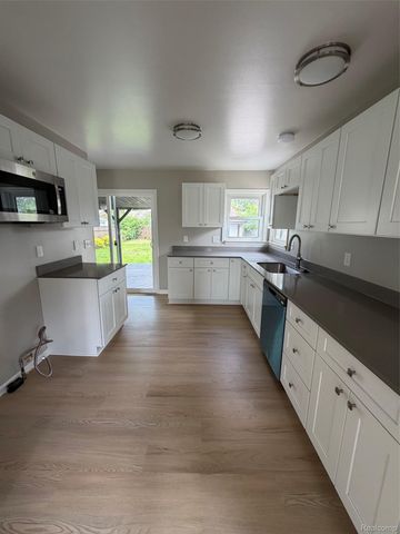 755 VENOY Avenue, Madison Heights, MI 48071