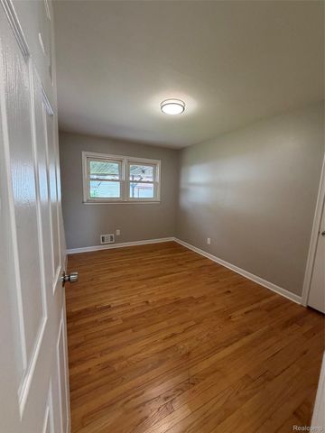 755 VENOY Avenue, Madison Heights, MI 48071