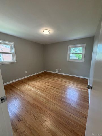 755 VENOY Avenue, Madison Heights, MI 48071