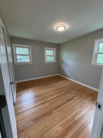 755 VENOY Avenue, Madison Heights, MI 48071