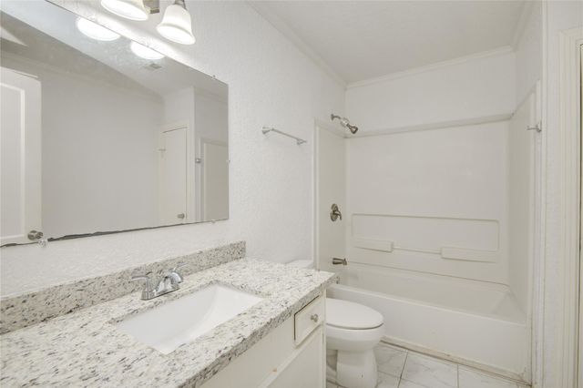 704 Pin Money Street, Clute, TX 77531