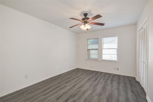 704 Pin Money Street, Clute, TX 77531