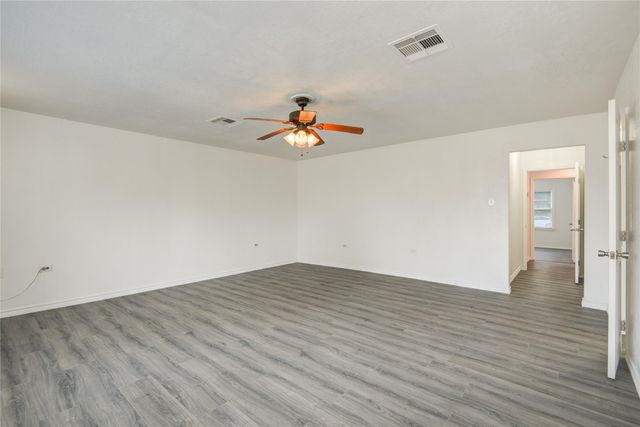 704 Pin Money Street, Clute, TX 77531