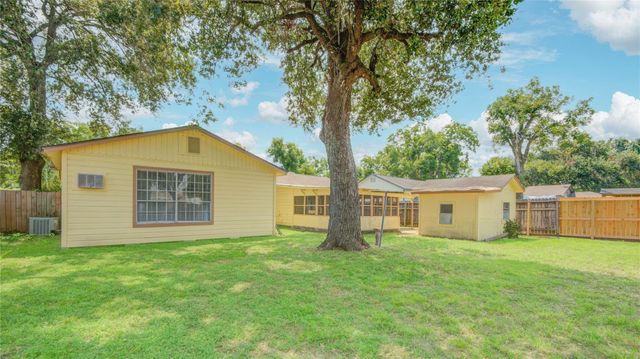 704 Pin Money Street, Clute, TX 77531