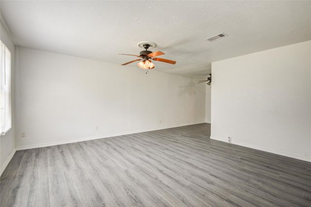 704 Pin Money Street, Clute, TX 77531