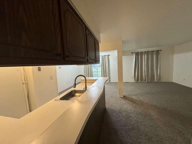 37102 Aberdeen Drive 10, Sterling Heights, MI 48312