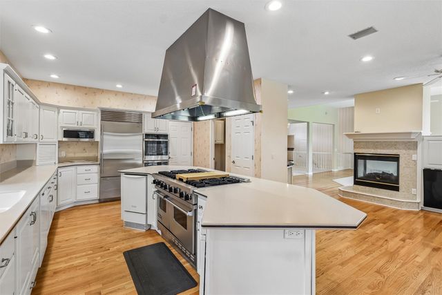 4304 Timberwood Drive, West Des Moines, IA 50265