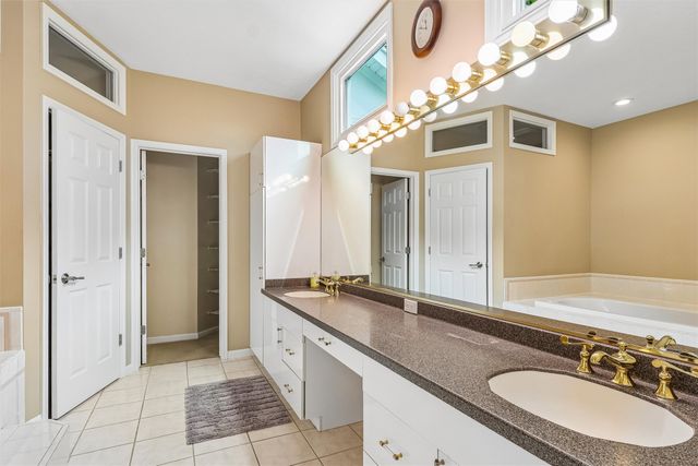 4304 Timberwood Drive, West Des Moines, IA 50265