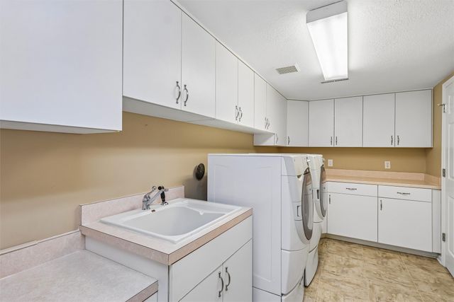 4304 Timberwood Drive, West Des Moines, IA 50265