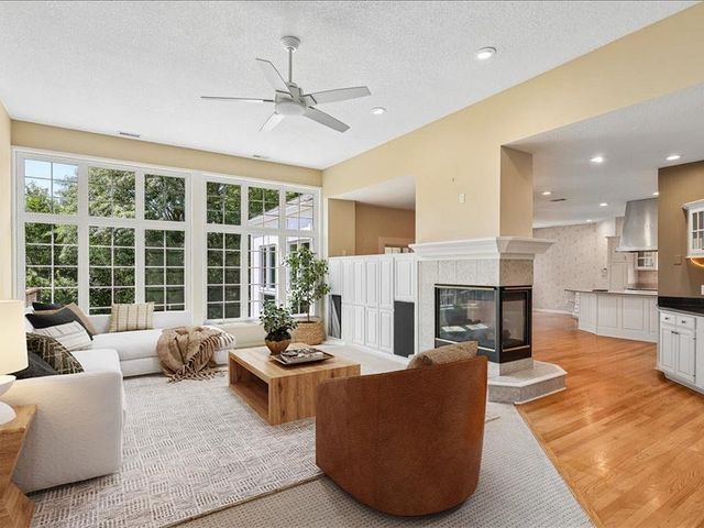 4304 Timberwood Drive, West Des Moines, IA 50265