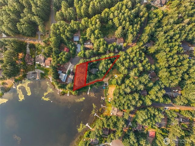 11124 Cole Place, Anderson Island, WA 98303