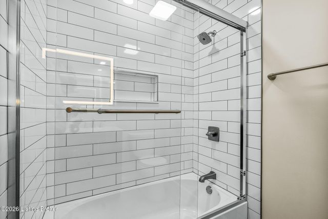 1112 Herr Ln, Louisville, KY 40222