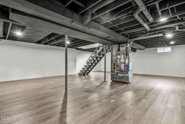 1112 Herr Ln, Louisville, KY 40222