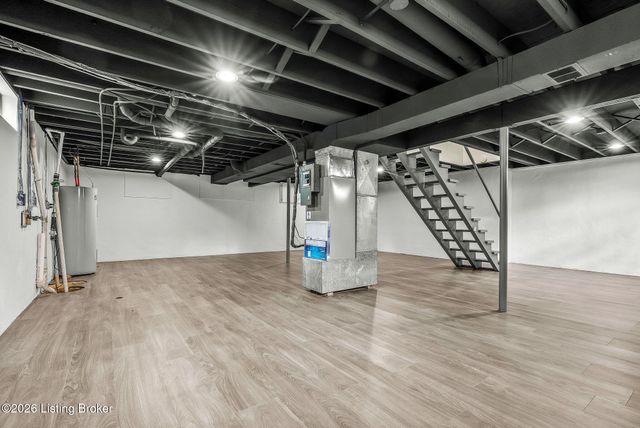 1112 Herr Ln, Louisville, KY 40222