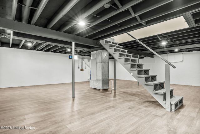 1112 Herr Ln, Louisville, KY 40222