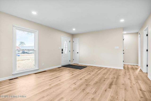 1112 Herr Ln, Louisville, KY 40222