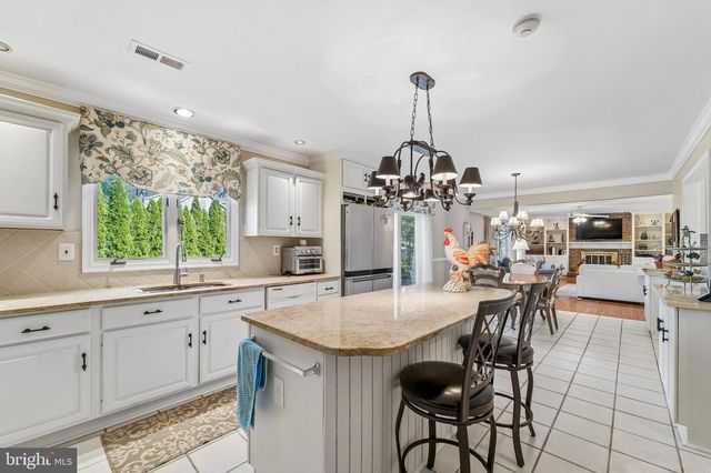 137 BRIARWOOD DR, Southampton, PA 18966