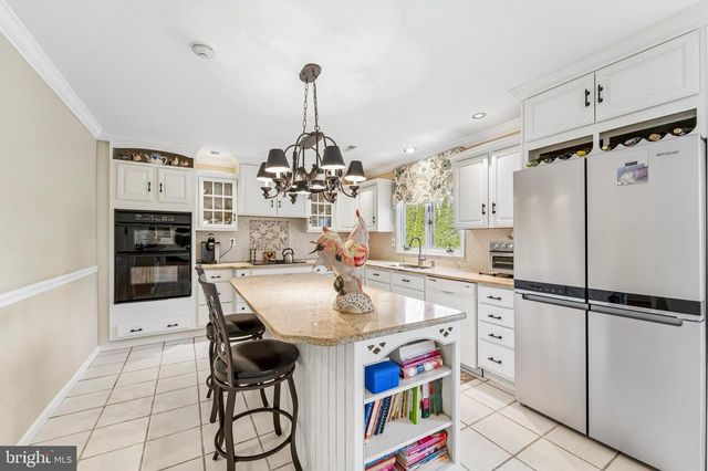 137 BRIARWOOD DR, Southampton, PA 18966