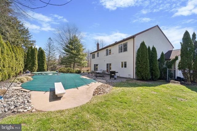 137 BRIARWOOD DR, Southampton, PA 18966