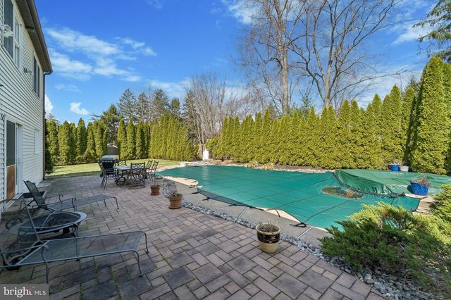 137 BRIARWOOD DR, Southampton, PA 18966