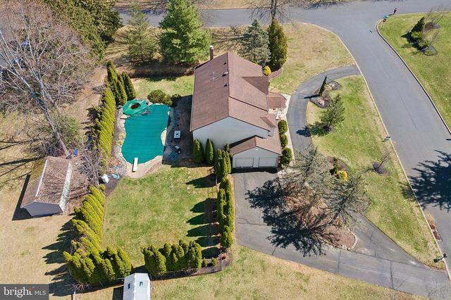 137 BRIARWOOD DR, Southampton, PA 18966