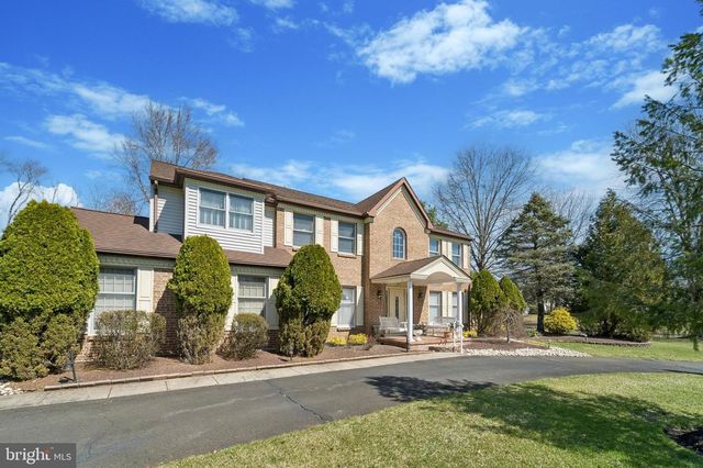 137 BRIARWOOD DR, Southampton, PA 18966