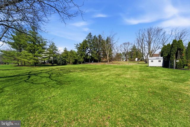 137 BRIARWOOD DR, Holland, PA 18966