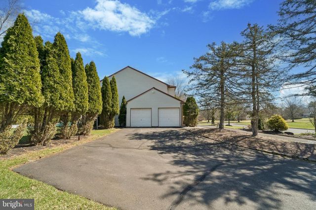 137 BRIARWOOD DR, Holland, PA 18966