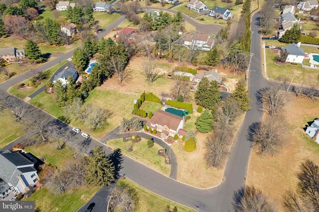 137 BRIARWOOD DR, Holland, PA 18966