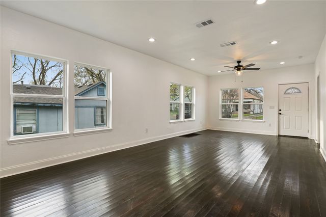 1106 W Chestnut Street, Denison, TX 75020