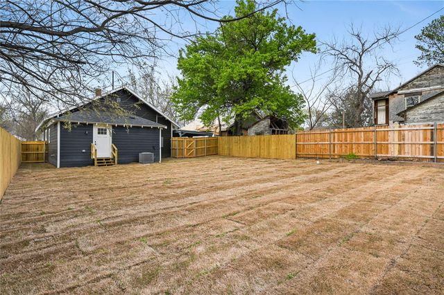 1106 W Chestnut Street, Denison, TX 75020
