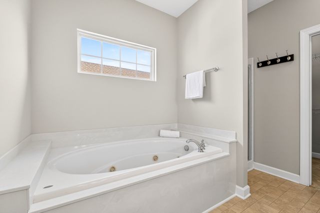 6752 Sunnywood Dr, Nashville, TN 37211