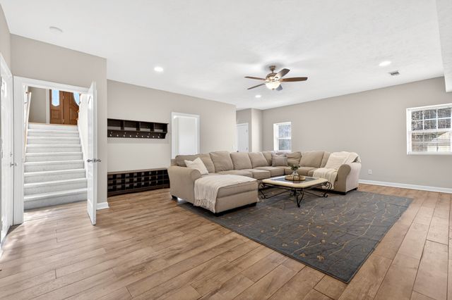 6752 Sunnywood Dr, Nashville, TN 37211