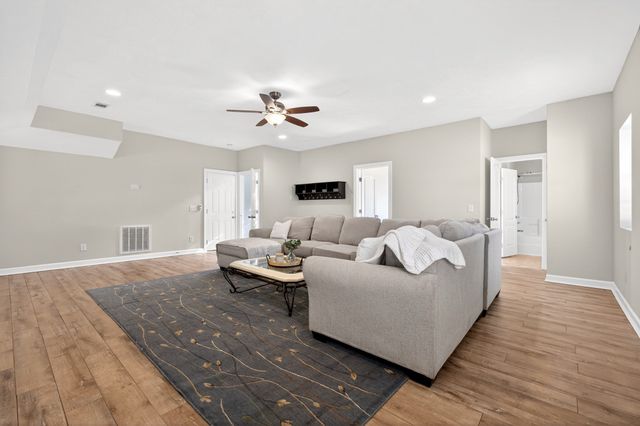 6752 Sunnywood Dr, Nashville, TN 37211