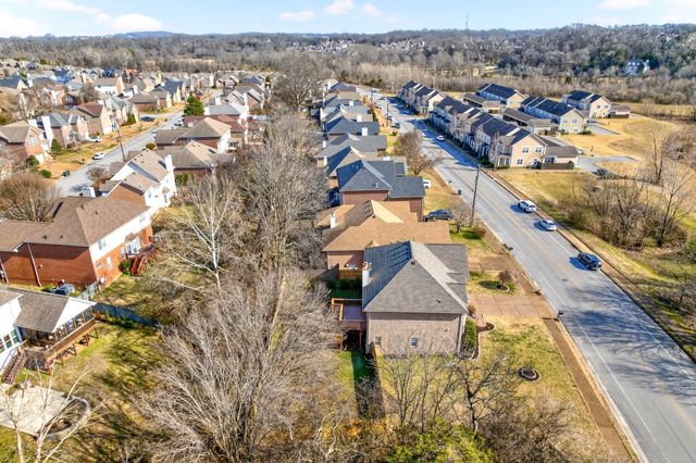 6752 Sunnywood Dr, Nashville, TN 37211