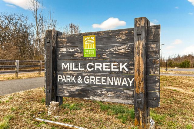 6752 Sunnywood Dr, Nashville, TN 37211