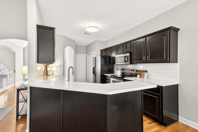 6752 Sunnywood Dr, Nashville, TN 37211