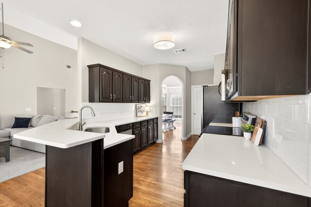 6752 Sunnywood Dr, Nashville, TN 37211