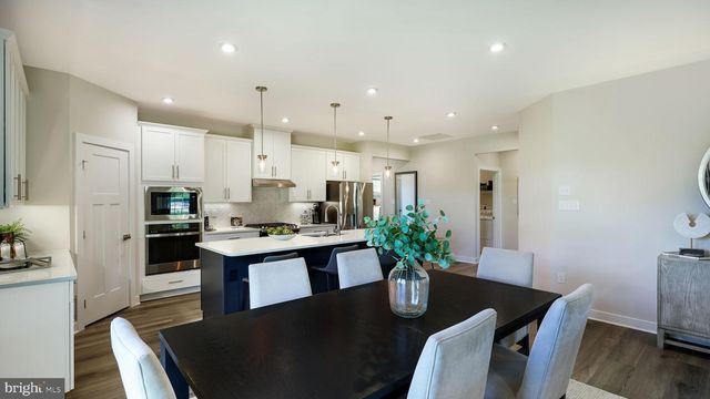 1000 GILRAY DR, Downingtown, PA 19335
