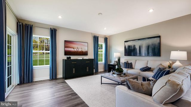 1000 GILRAY DR, Downingtown, PA 19335