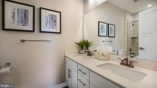 1000 GILRAY DR, Downingtown, PA 19335