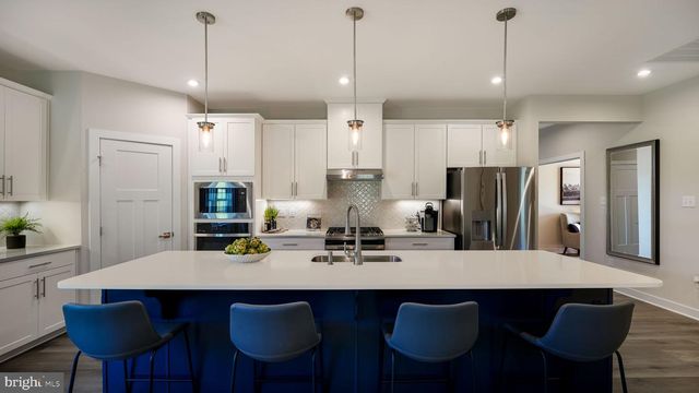 1000 GILRAY DR, Downingtown, PA 19335
